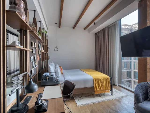 Suite, Large, 25hours Hotel Dubai One Central 5/9