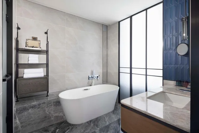 Suite, King Bed, Mountain View, Club Floor، Sheraton Pujiang 5/5