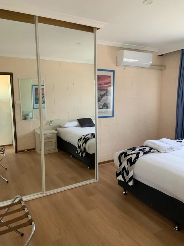 شقة بغرفتي نوم، Plainsman Motel 1/2
