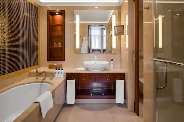 جناح جونيور، Grand Hotel Vilnius, Curio Collection by Hilton 2/2