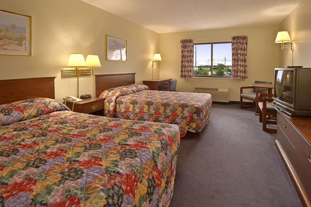 Efficiency, 2 Double Beds، Ramada Limited Mount Sterling 1/2