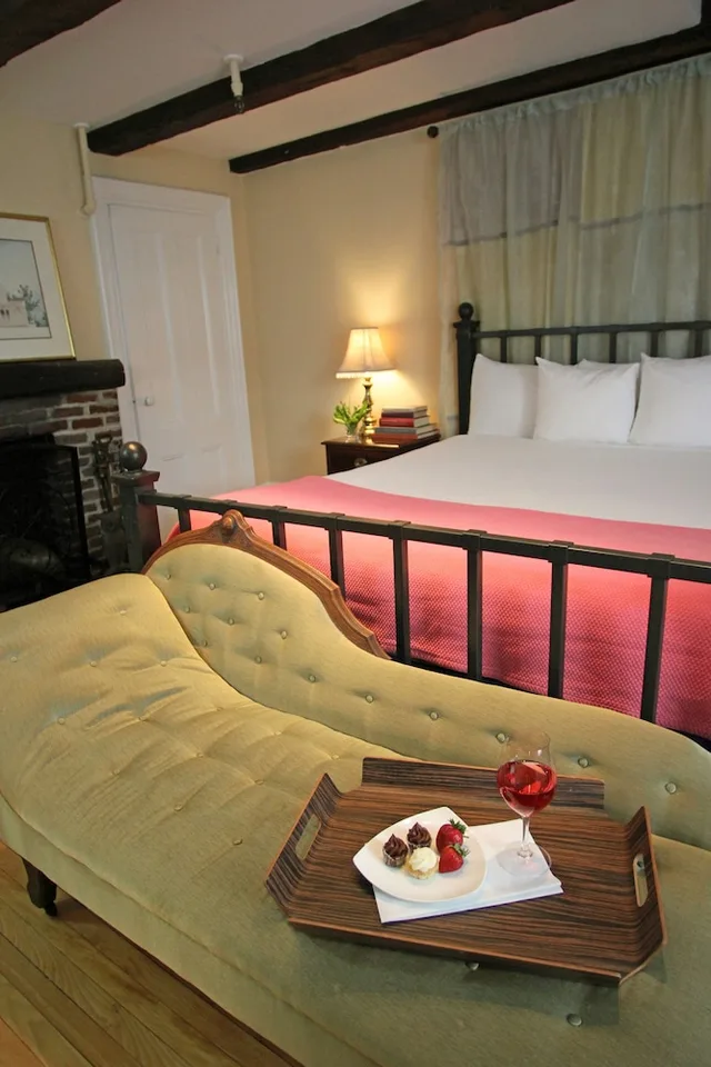 غرفة قياسية بسرير كينج، The Kennebunk Inn 8/9