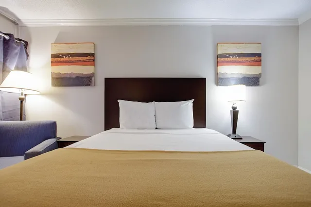 Room, Queen Bed, Riverside Inn & Suites by OYO Danville Ceaser Casino 4/10