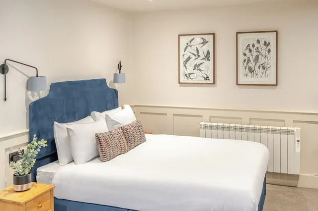 غرفة ديلوكس بسرير كوين، Brooks Hotel Edinburgh 2/5