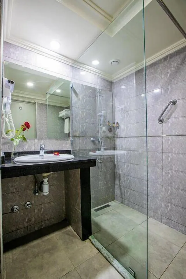 غرفة قياسية بسريرين منفصلين مع أريكة، Argana Hotel 4/10