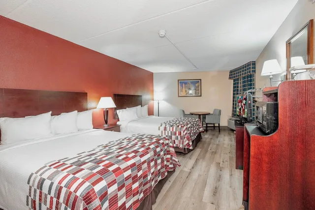 Deluxe, 2 Queen Beds, Accessible, Red Roof Inn and Suites Macon 1/4