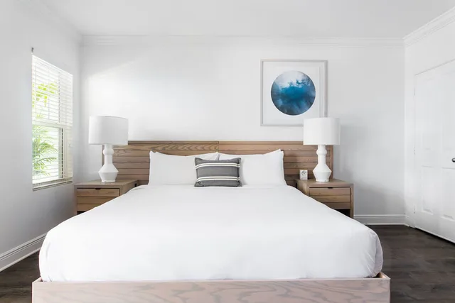 3 Bedrooms, Garden, Suite, 1 King and 2 Queen Beds, Accessible، Parrot Key Hotel & Villas 2/10