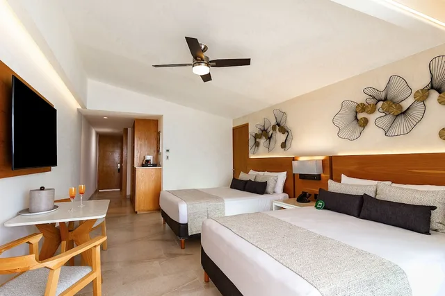 Superior, Deluxe, 2 Double Beds, Ocean Front، Sunset Plaza Beach Resort 2/5