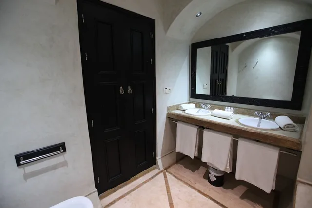 غرفة بسريرين منفصلين بحمام خاص، Riad Dar Haven 2/2