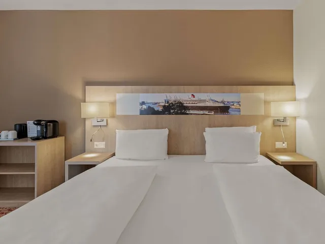 غرفة بريفيليج بسرير مزدوج مع أريكة، Mercure Hotel Hamburg Am Volkspark 8/10