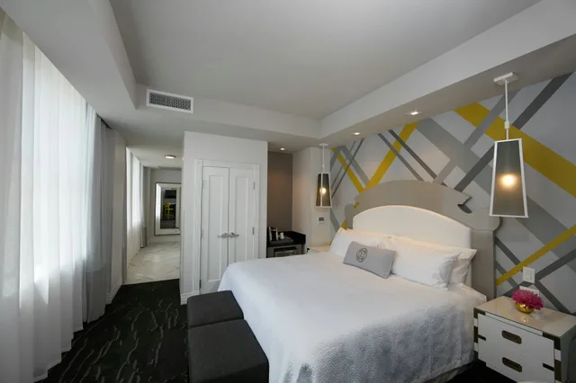 غرفة بسرير كينج، Elyton Hotel, Autograph Collection 2/4