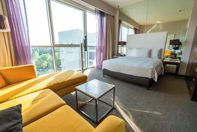 Studio, Queen Bed, Kitchenette, Centro Sharjah Rotana 4/8