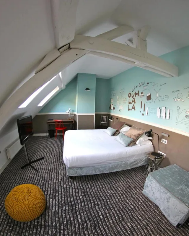 Room, Sacre Coeur View, Hotel Des 3 Poussins 2/4