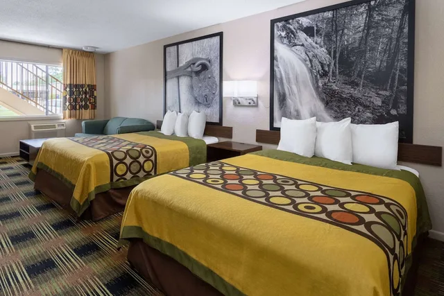 غرفة ديلوكس بسريرين كوين للمدخنين، Super 8 by Wyndham Williamsburg/Historic Area 2/5