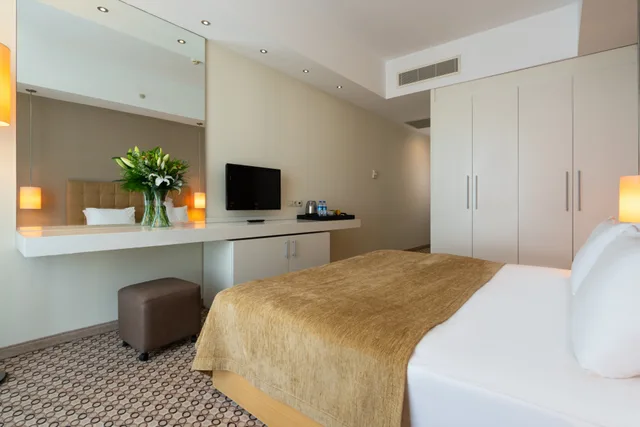 Room, Double Bed, Land View، Crystal Centro Resort 2/6