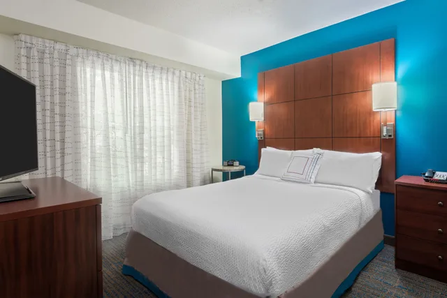 جناح بسرير كوين بغرفة نوم واحدة مع أريكة، Residence Inn by Marriott Savannah Midtown 1/2