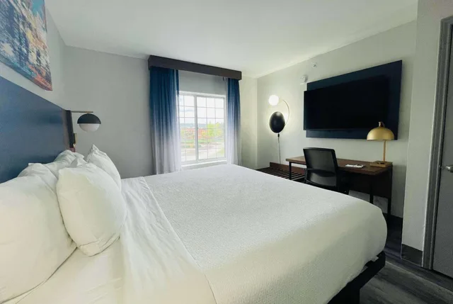 جناح بسرير كينج بغرفة نوم واحدة، La Quinta Inn & Suites by Wyndham Birmingham Homewood 4/8
