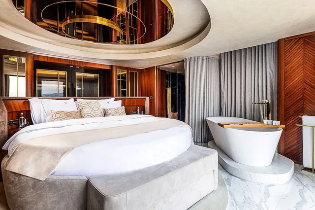 Maestro, Penthouse, King Bed، The Maestro Hotel 2/5