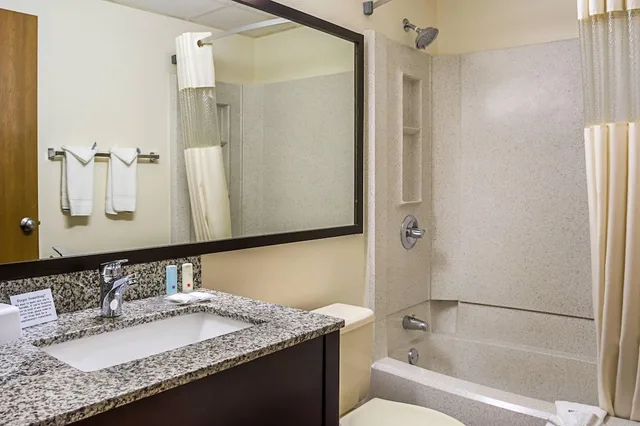 جناح بسرير كينج، Quality Inn & Suites Clackamas - Portland 6/7