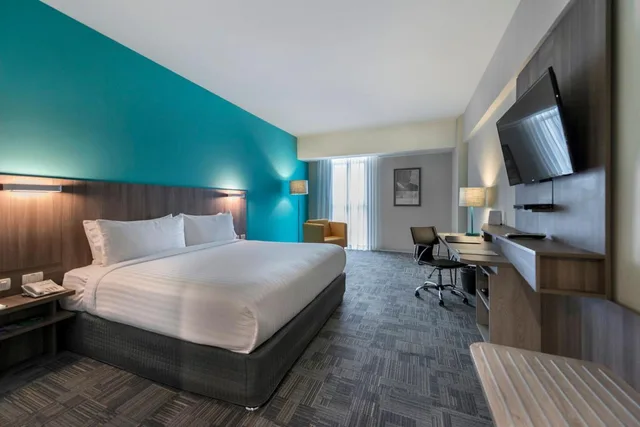غرفة قياسية بسرير كوين، Holiday Inn Lima Airport 1/7