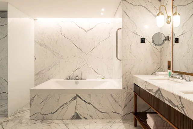 Premium, Suite, Le Meridien Dubai Hotel and Conference Centre 6/8