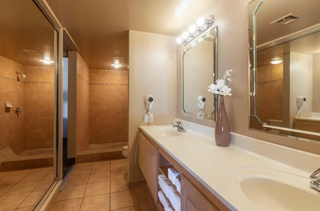 Room, The Nautical Beachfront Resort 1/1