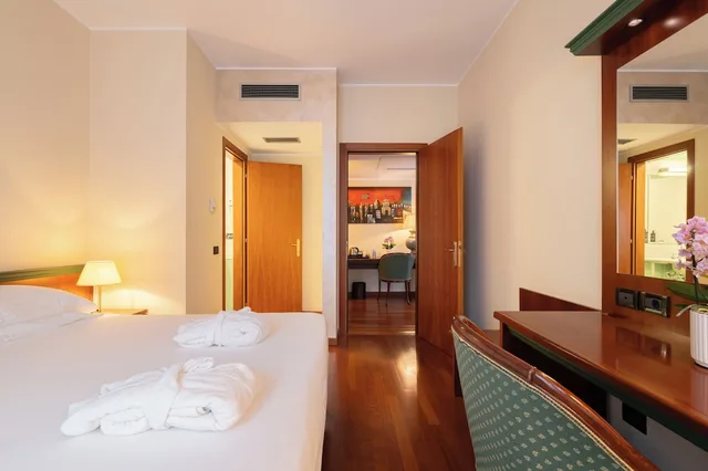 Junior Suite, King Bed, Hotel Raffaello 1/10