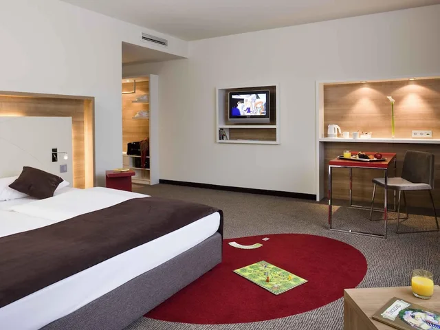 غرفة بريفيليج بسرير كينج مع أريكة، Mercure Hotel Stuttgart Airport Messe 7/10