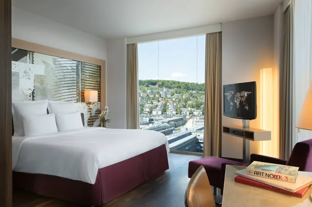 جناح سيغنتشر بسرير كينج، RENAISSANCE ZURICH TOWER HOTEL 1/3