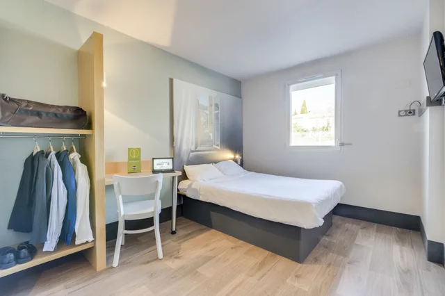 غرفة مزدوجة، B&B Hotel Brignoles 3/6