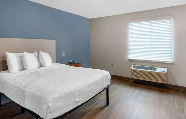 غرفة قياسية بسرير مزدوج، Extended Stay America Select Suites - Springfield - South - Battlefield 1/5