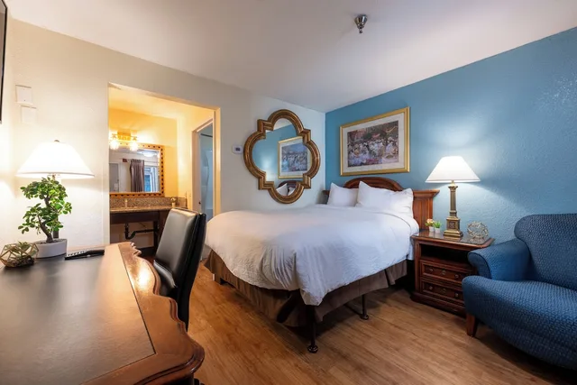 Suite - 2 Full Beds، Sacramento Inn & Suites Cal Expo I-80 4/10