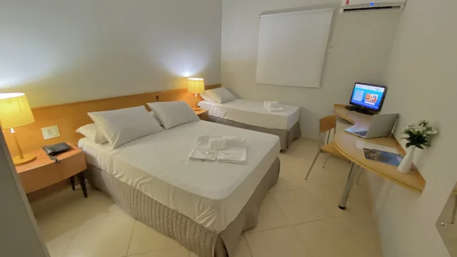 غرفة فاخرة ثلاثية بثلاثة أسرّة، HOTEL CANADA 1/1