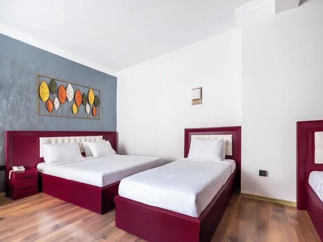 غرفة قياسية رباعية بسرير مزدوج وسريرين منفصلين، Azze Hotel 5/10