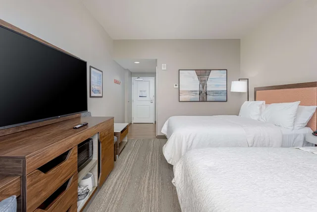 Room, 2 Queen Beds, Street View، Hampton Inn Suites Orange Beach Gulf Front 1/8