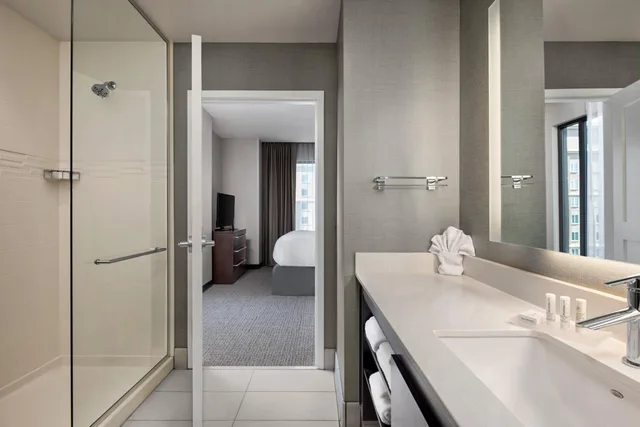 جناح بسرير كينج بإطلالة على المدينة بغرفة نوم واحدة مع أريكة، Residence Inn Boise Downtown City Center 1/2