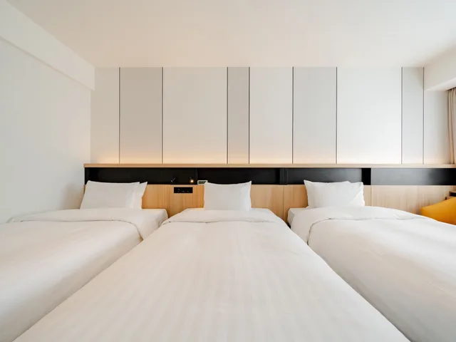 غرفة سوبيريور بسريرين منفصلين مع سرير سحّاب إضافي مع سرير إضافي، KEIO PRELIA HOTEL SAPPORO 1/4