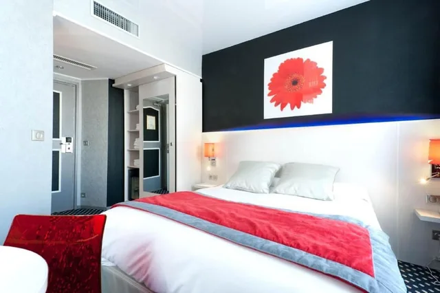 Room, Double Bed, Berkeley Paris 6/10