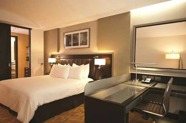Room, King Bed, Executive Level, Hilton Bogota 5/9