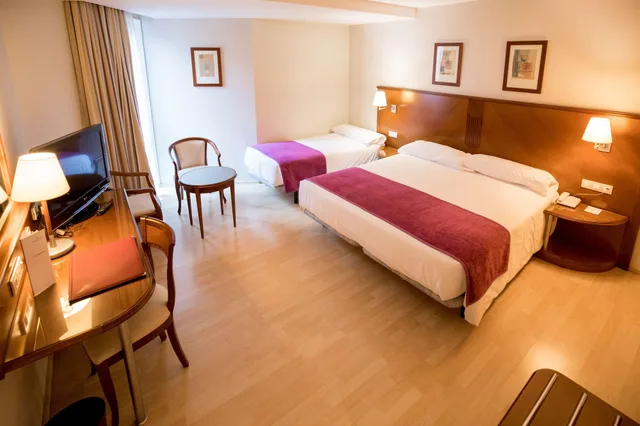 غرفة قياسية ثلاثية، Hesperia Andorra 1/10