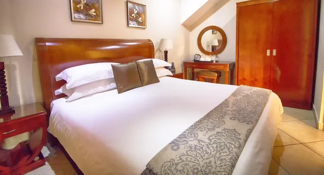 غرفة عائلية بسريرين منفصلين وسرير كينج، Lakeview Boutique Hotel Conference Centre 1/3