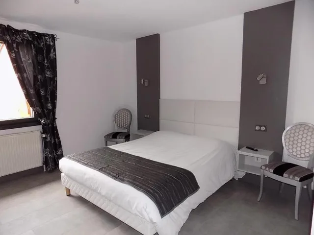 غرفة بسريرين مزدوجين، HOTEL-RESTAURANT LE REGAL 1/1