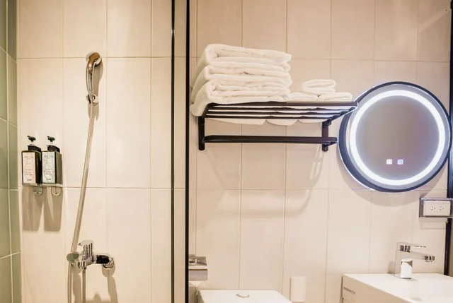 غرفة أساسية ثلاثية بسرير مزدوج وسرير فردي، Traveller-Inn Tiehua Light Spot Hotel 3/4