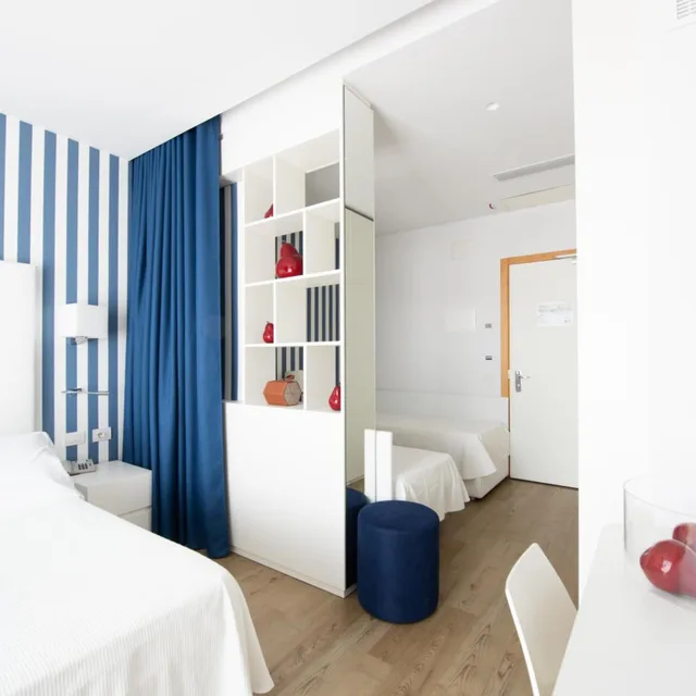 غرفة رباعية، Hotel Fedora 8/10