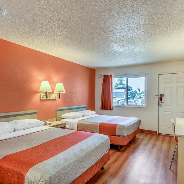غرفة رباعية، Motel6 Stockton, CA - Charter Way West 3/10