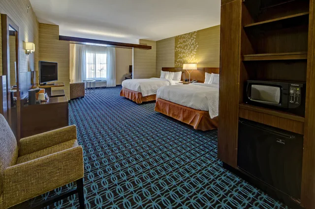room, 2 queen beds, Fairfield Inn And Suites Jackson 1/6