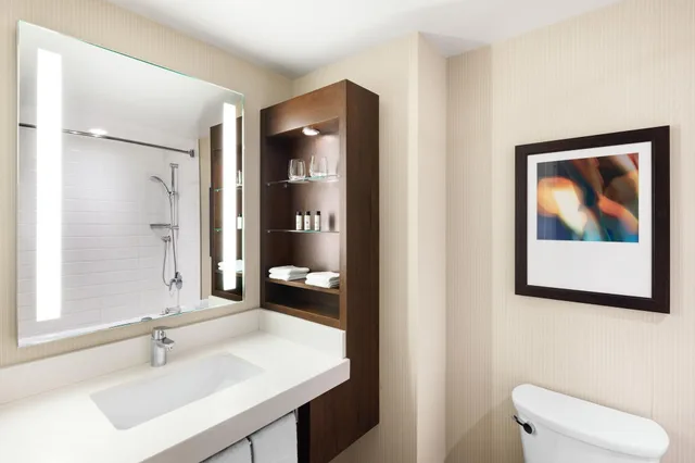 Room, Child Area، Delta Hotels by Marriott Edmonton South Conference Centre 1/2