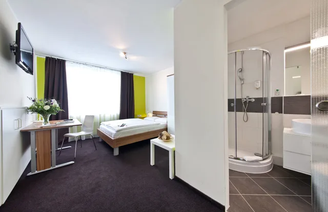 غرفة بسرير كوين، Hotel Aviva Neue Messe 7/8