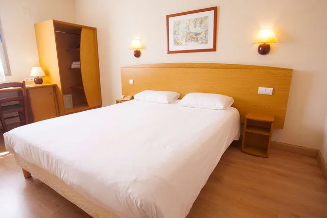 غرفة بسرير مزدوج أو سريرين منفصلين، Travelodge Alicante Puerto 4/10