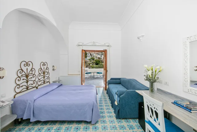 غرفة غراند بإطلالة جزئية على البحر، Hotel Vittoria Positano 2/4